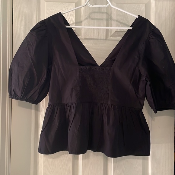 GAP black, deep v with twist knot front, smocked back, puff sleeve, peplum top - Picture 2 of 2